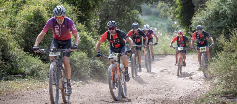 תומר זלצמן ודבורה אוחיון אלופי ישראל במרתון אופני הרים במרוץ איילה