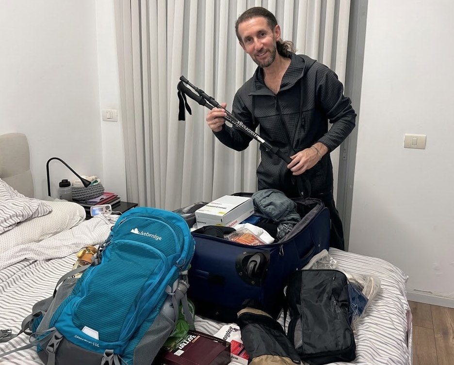 תומר בסן לפני תחילת הטיפוס